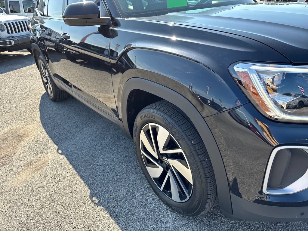 Used 2025 Volkswagen Atlas SE AWD/4WD image 17
