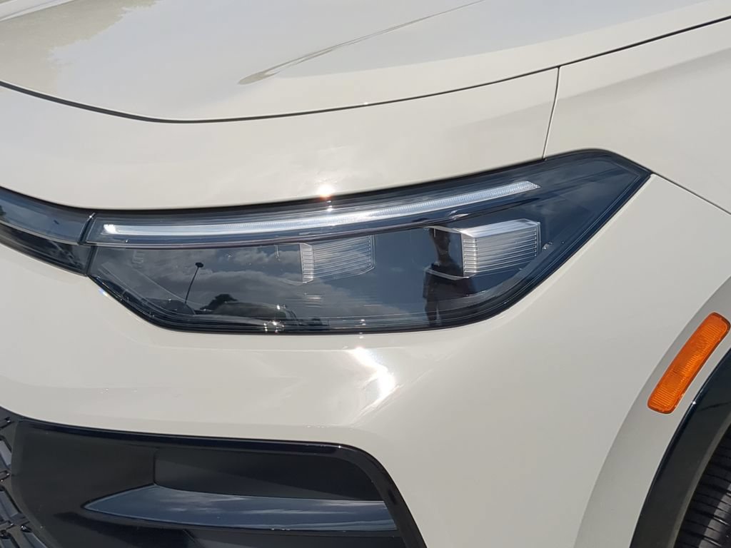 Certified 2026 Volkswagen Tiguan SE R-Line FWD image 7