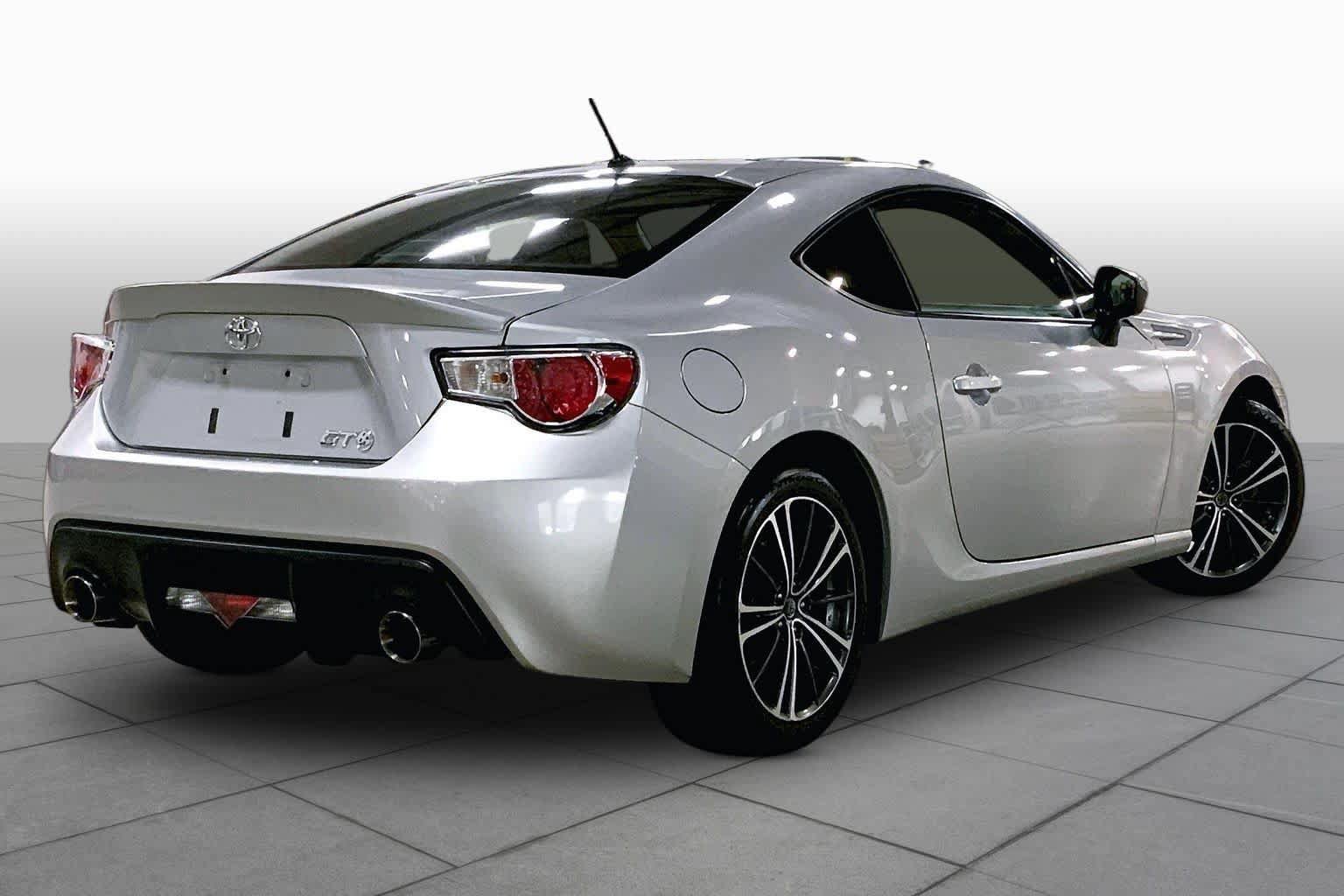 Used 2013 Scion FR-S RWD image 11