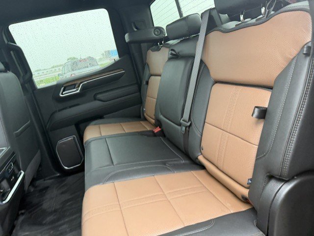 Used 2025 Chevrolet Silverado 1500 High Country AWD/4WD image 29