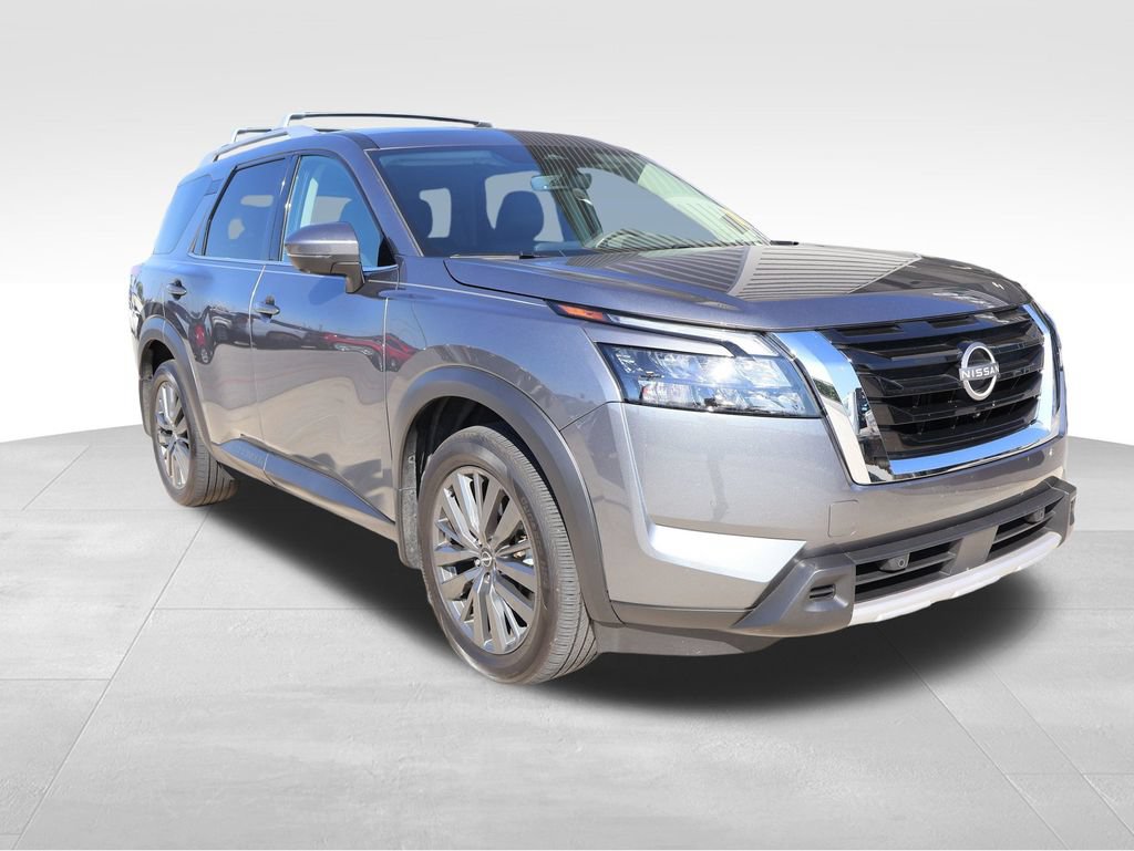 Used 2025 Nissan Pathfinder SL w/ SL Premium Package AWD/4WD image 13