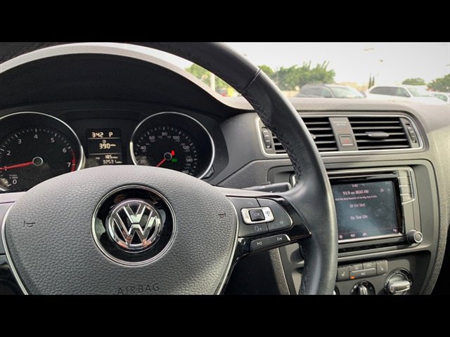 Used 2016 Volkswagen Jetta SE FWD image 9