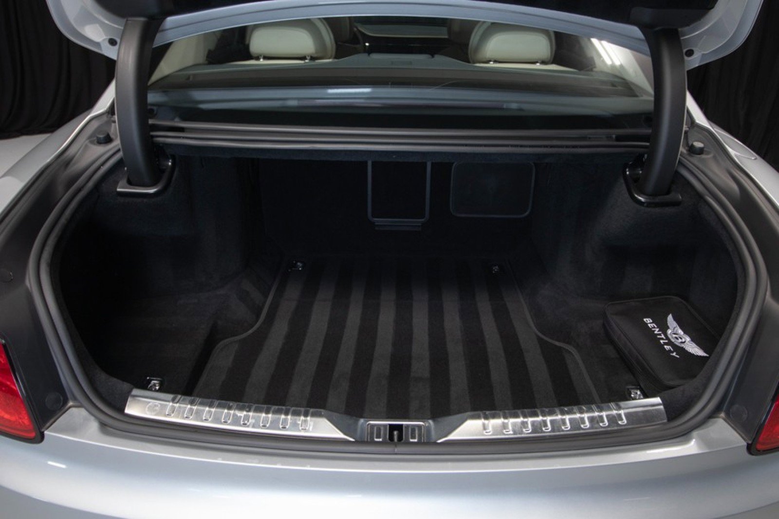 Used 2021 Bentley Flying Spur W12 image 65
