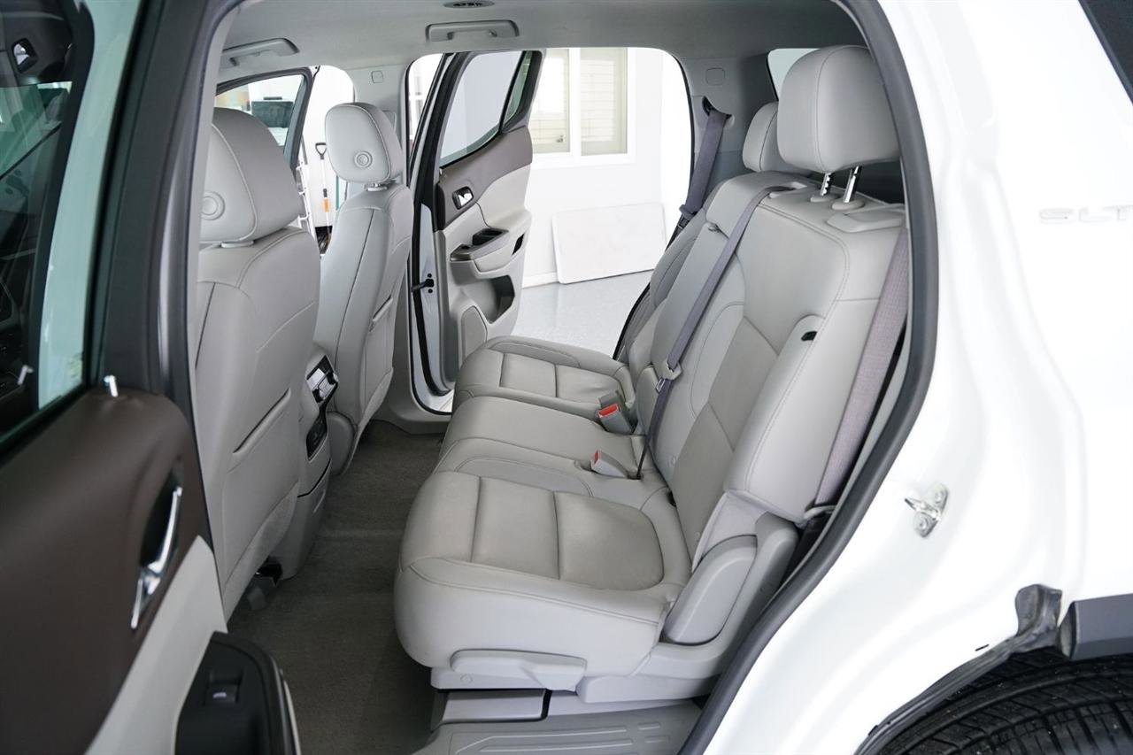 Used 2023 GMC Acadia SLT image 16
