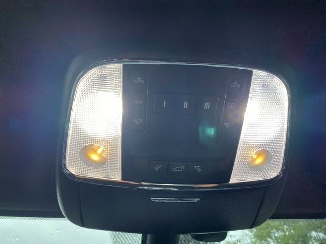 Used 2020 Jeep Grand Cherokee Overland image 29