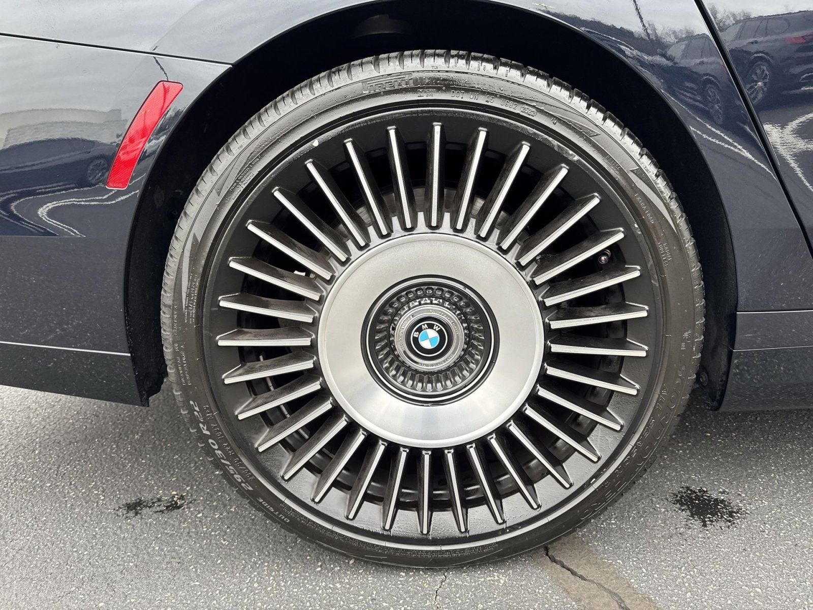 Used 2023 BMW 760i xDrive image 31