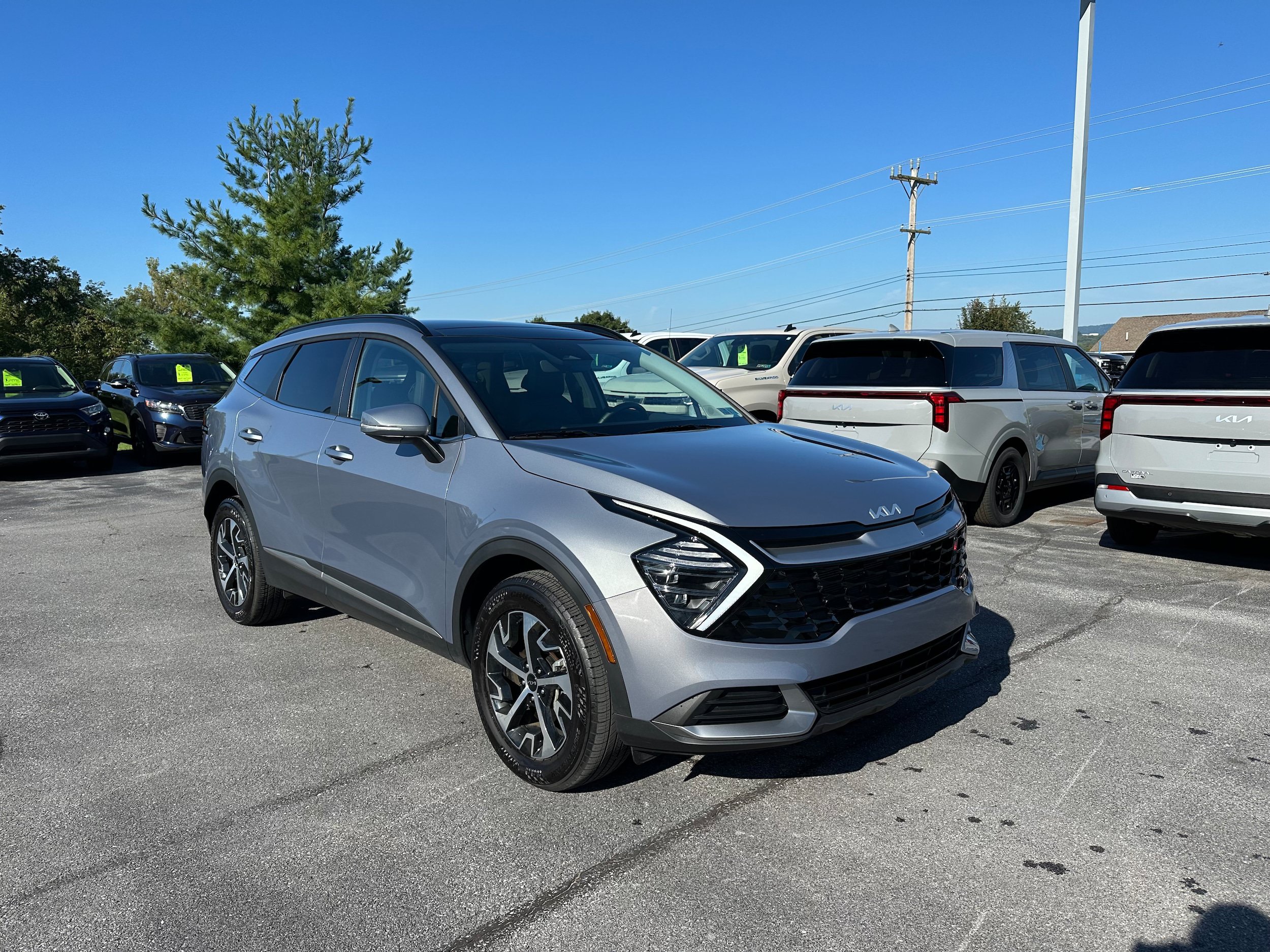 Used 2025 Kia Sportage EX w/ Premium Package AWD/4WD image 3