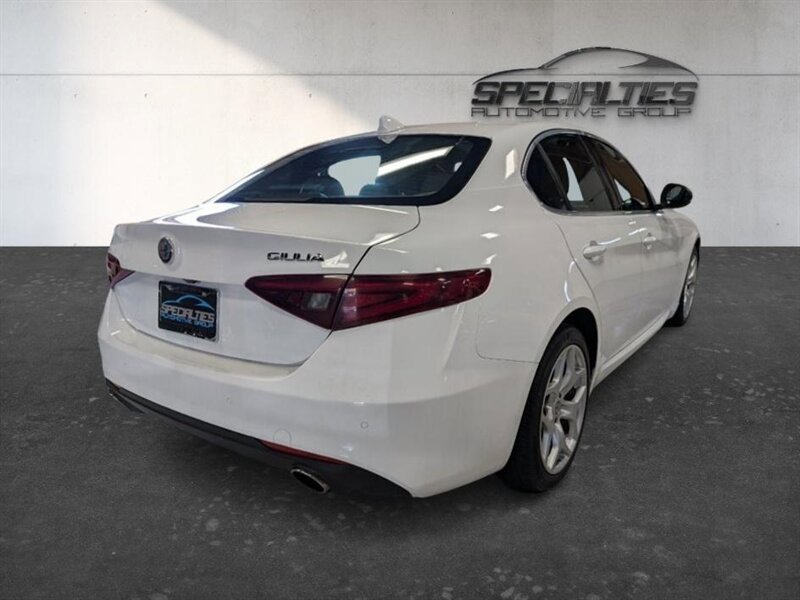 Used 2020 Alfa Romeo Giulia Ti w/ Active Blind Spot Package AWD/4WD image 10