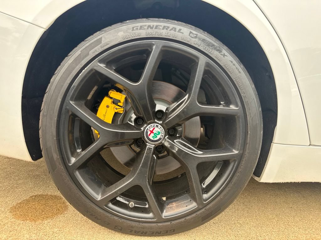 Used 2019 Alfa Romeo Giulia AWD image 23