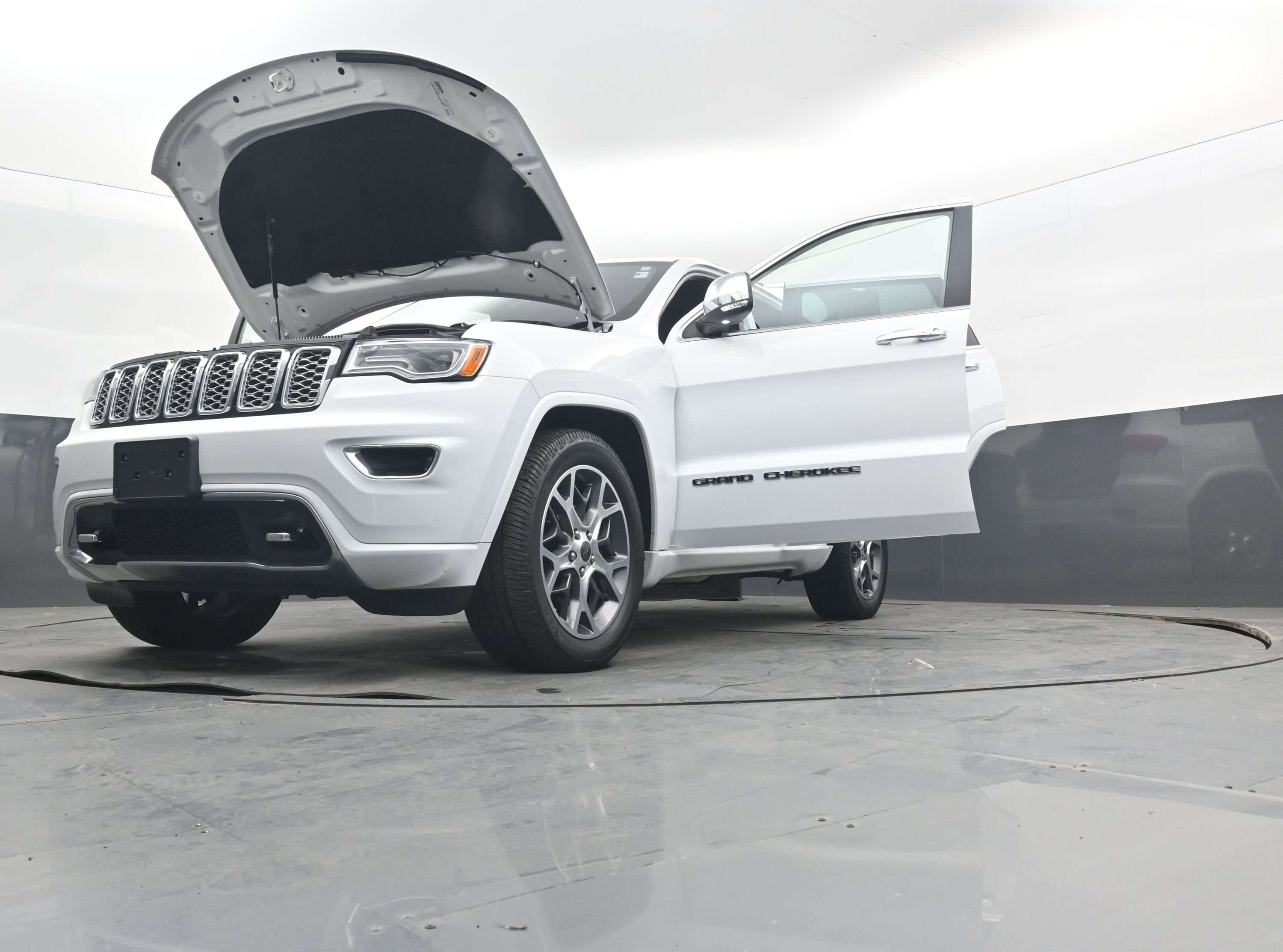 Used 2020 Jeep Grand Cherokee Overland image 35