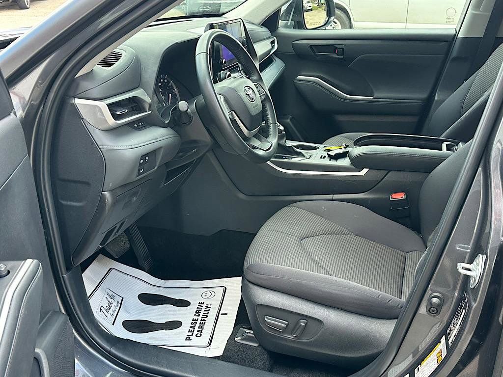 Certified 2024 Toyota Highlander Limited image 14