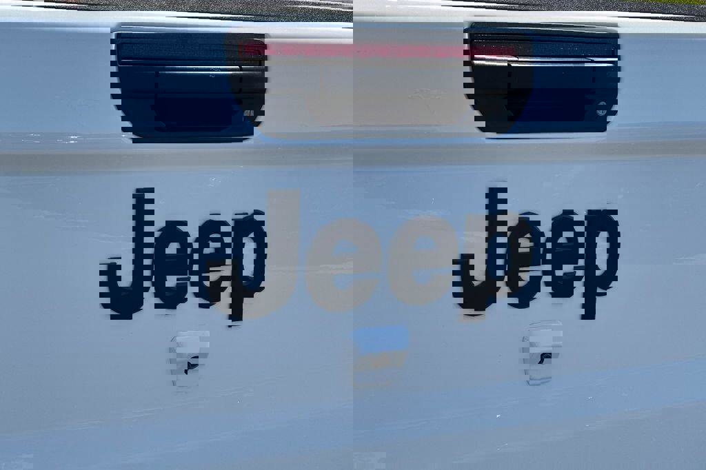 New 2025 Jeep Gladiator Sport image 21