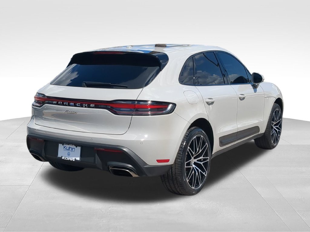 Used 2022 Porsche Macan AWD/4WD image 3