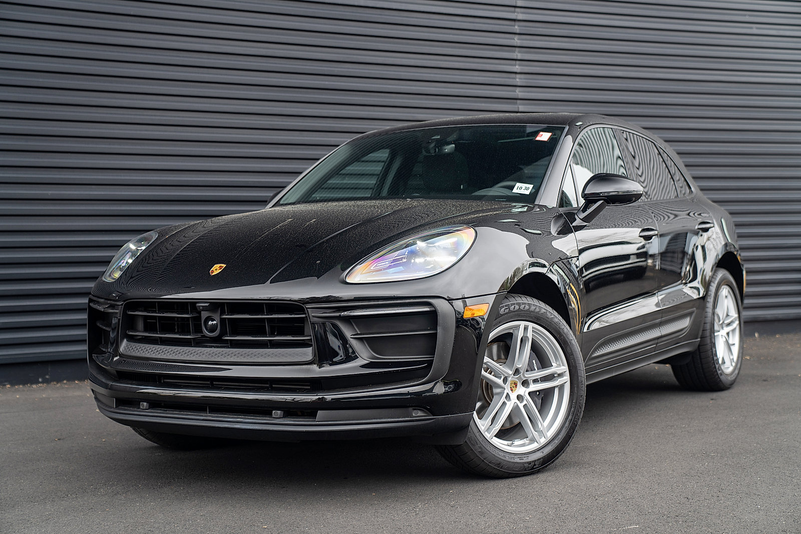 Certified 2026 Porsche Macan AWD/4WD image 1