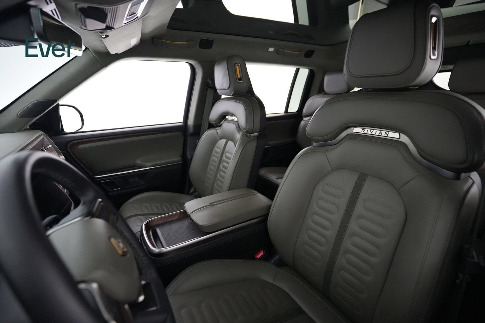 Used 2024 Rivian R1S Adventure AWD/4WD image 4