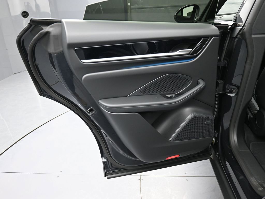 New 2026 Porsche Macan 4S Electric AWD/4WD image 22