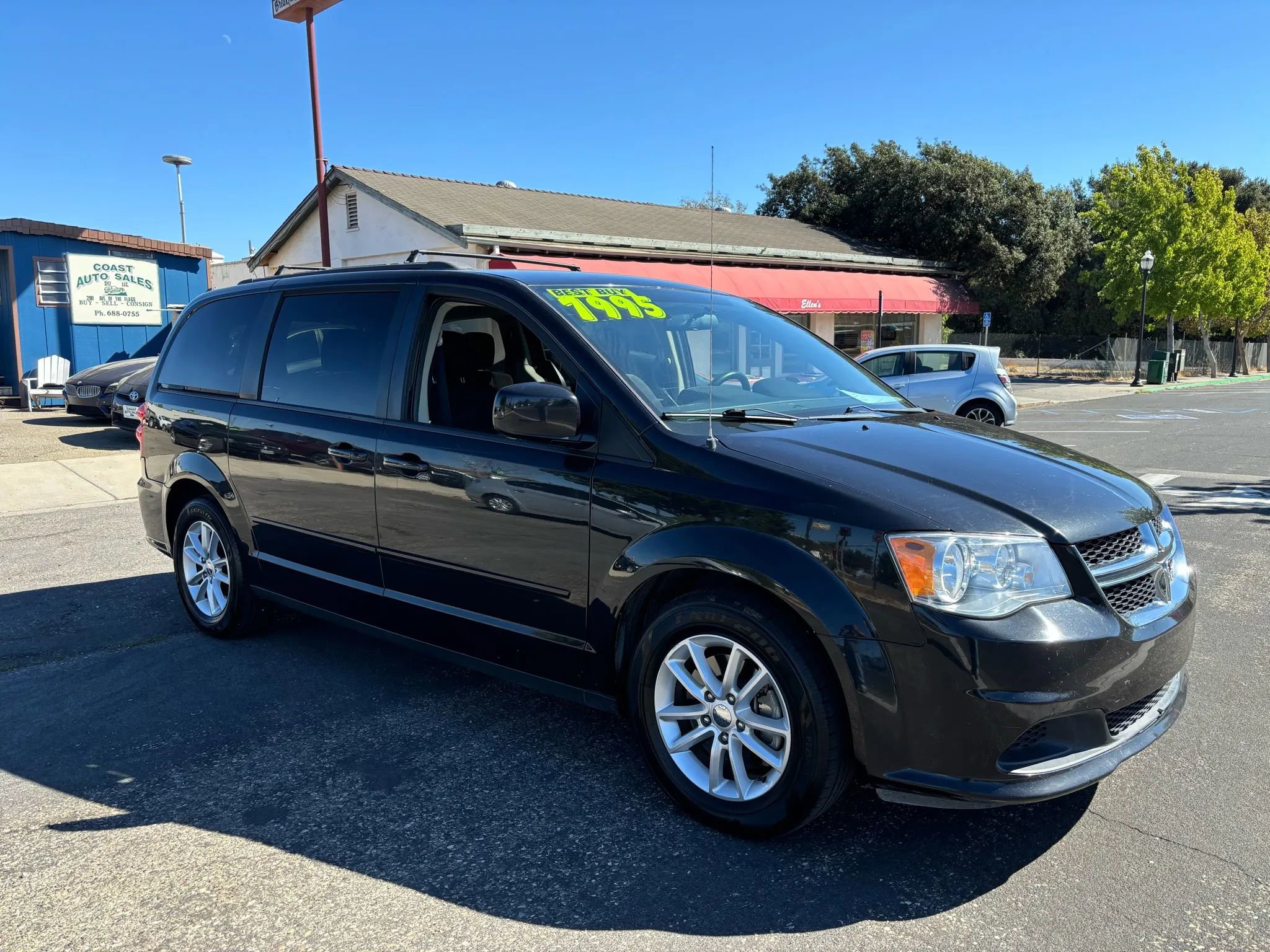 Used 2016 Dodge Grand Caravan SXT image 5