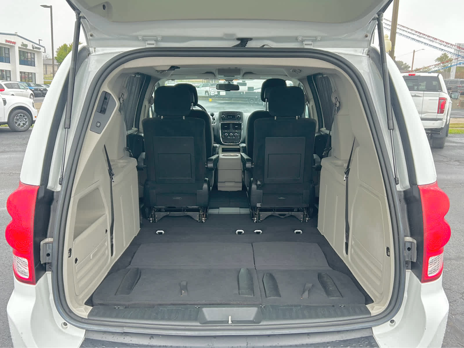 Used 2014 Dodge Grand Caravan SXT w/ UConnect Hands-Free Group image 7