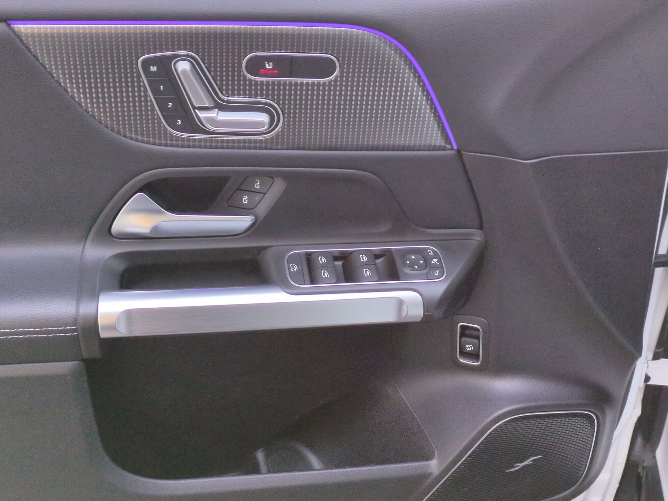 Used 2021 Mercedes-Benz GLB 250 4MATIC image 13