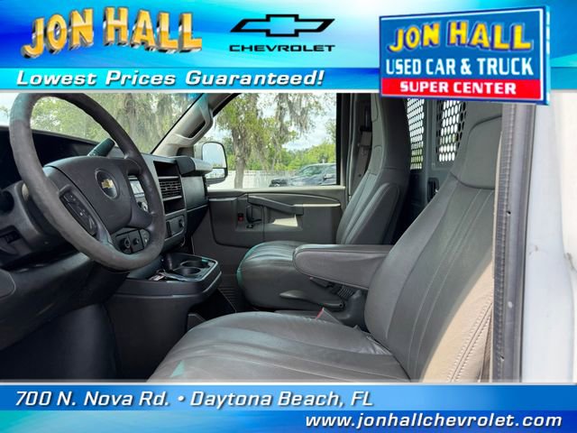 Used 2018 Chevrolet Express 2500 w/ Driver Convenience Package RWD image 19
