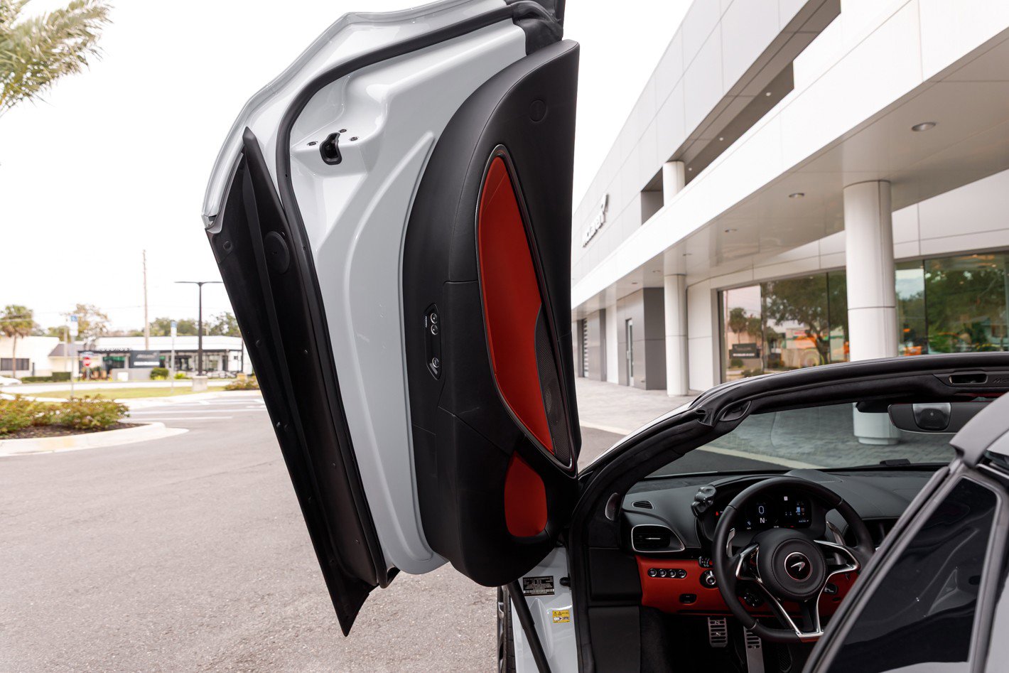 Used 2025 McLaren Artura Spider image 31