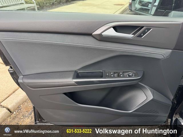 Certified 2025 Volkswagen Taos SE w/ Taos Adventure Package (SXB) image 16