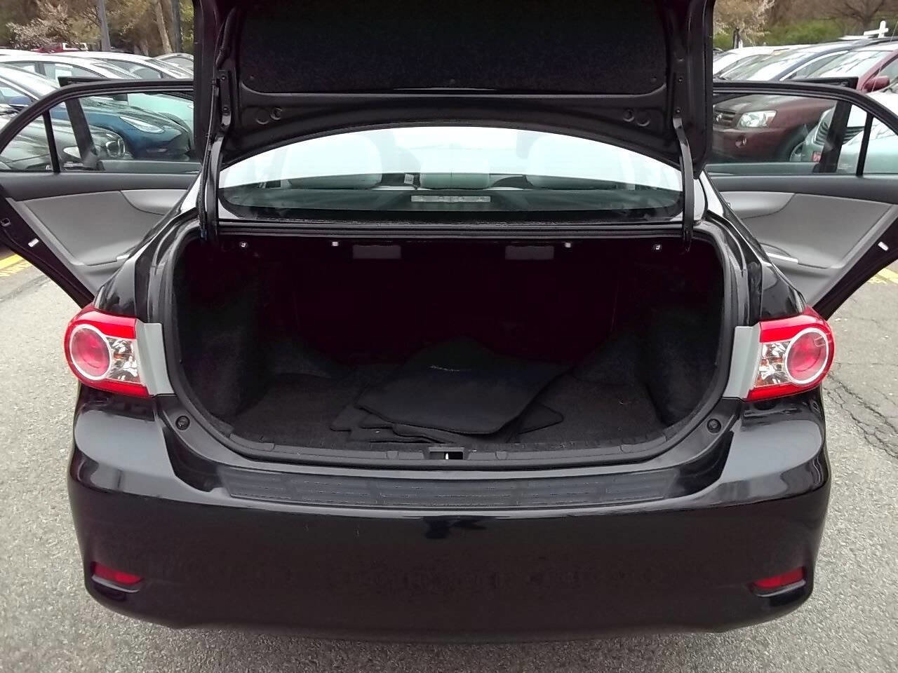 Used 2011 Toyota Corolla LE w/ Premium Pkg FWD image 25