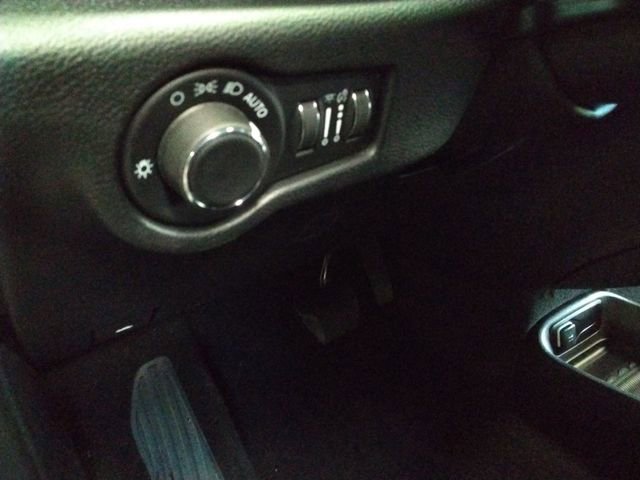 New 2026 Chrysler Voyager LX image 27