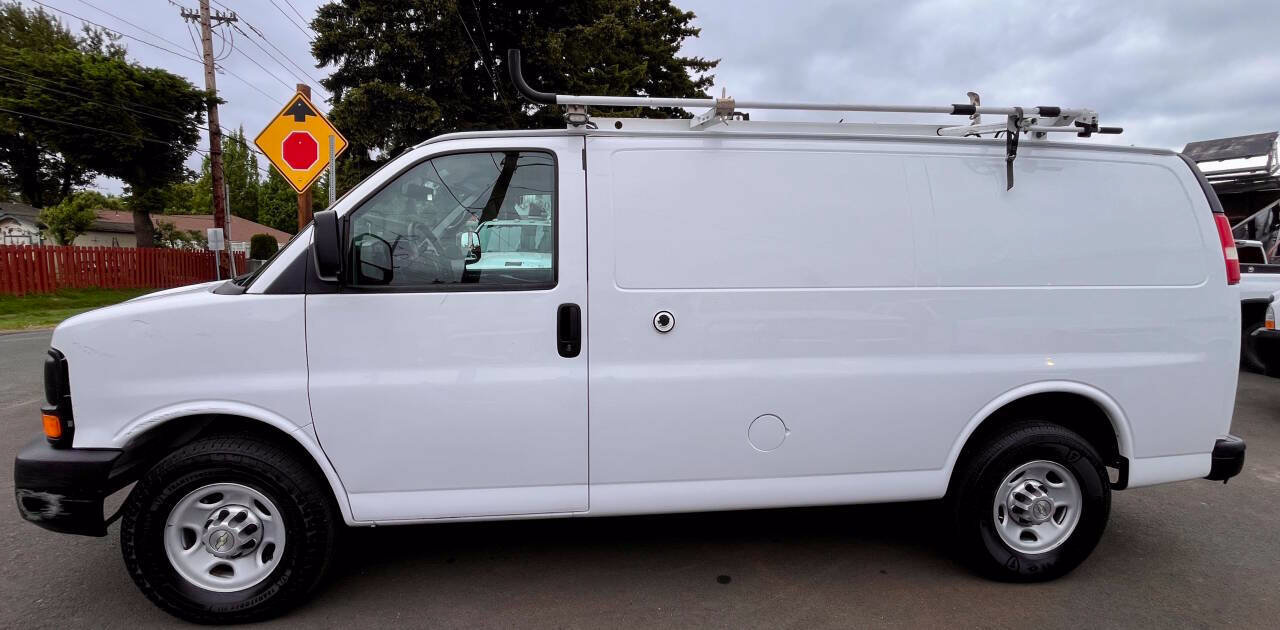 Used 2013 Chevrolet Express 2500 RWD image 2