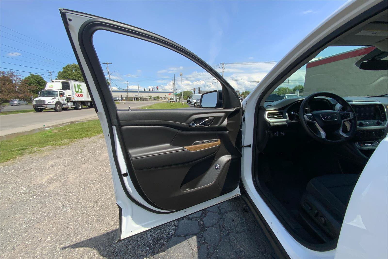 Used 2023 GMC Acadia SLE w/ Driver Convenience Package AWD/4WD image 19