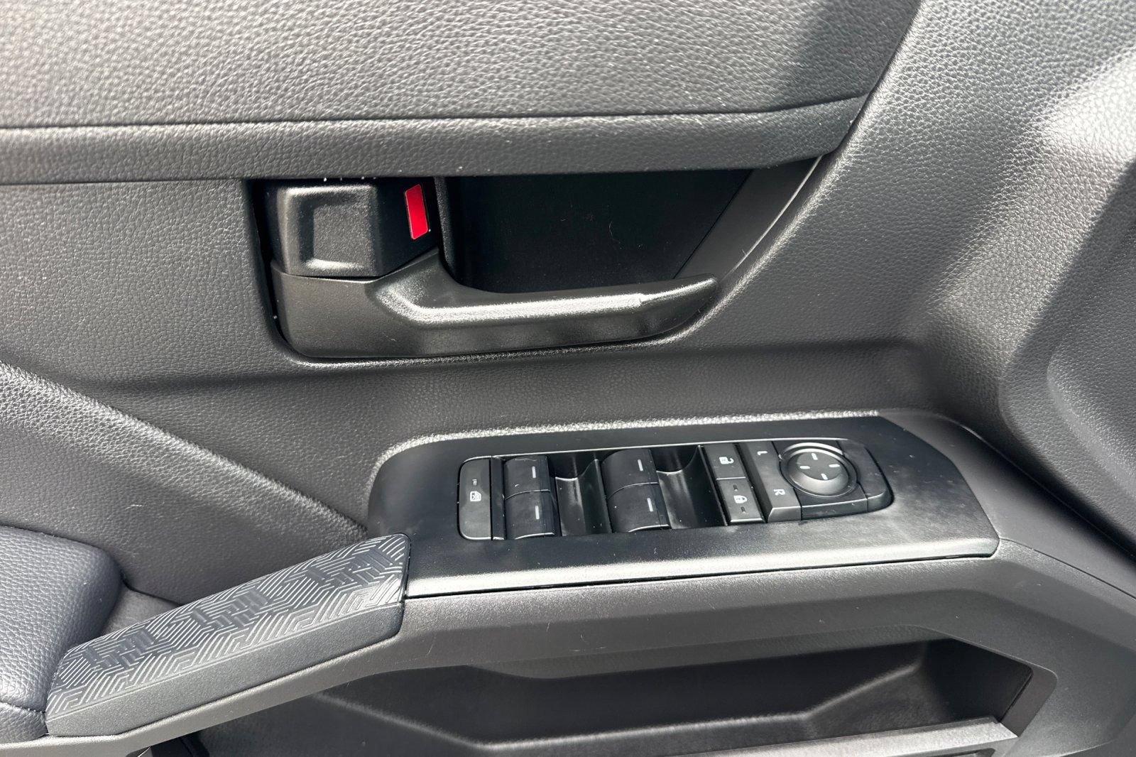 Certified 2025 Toyota Tacoma SR5 AWD/4WD image 11
