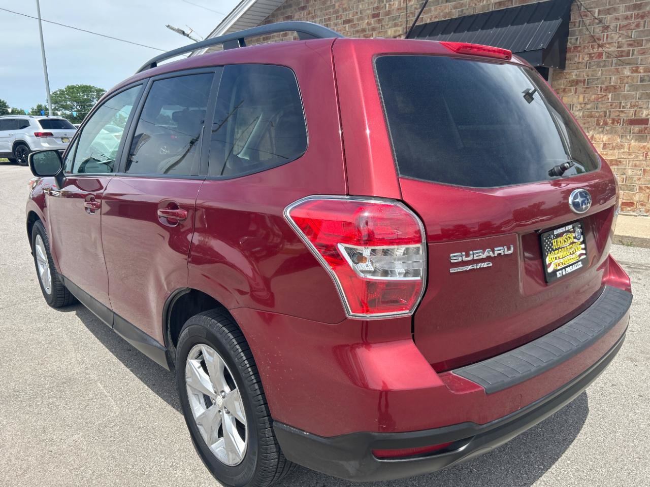 Used 2015 Subaru Forester 2.5i Premium w/ All-Weather Package AWD/4WD image 9