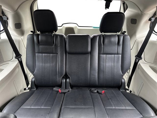 Used 2014 Chrysler Town & Country Touring FWD image 42