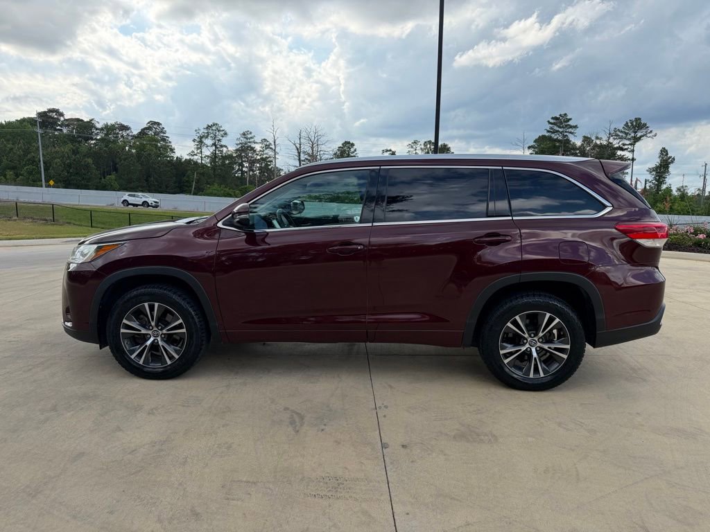 Used 2018 Toyota Highlander FWD V6 image 2