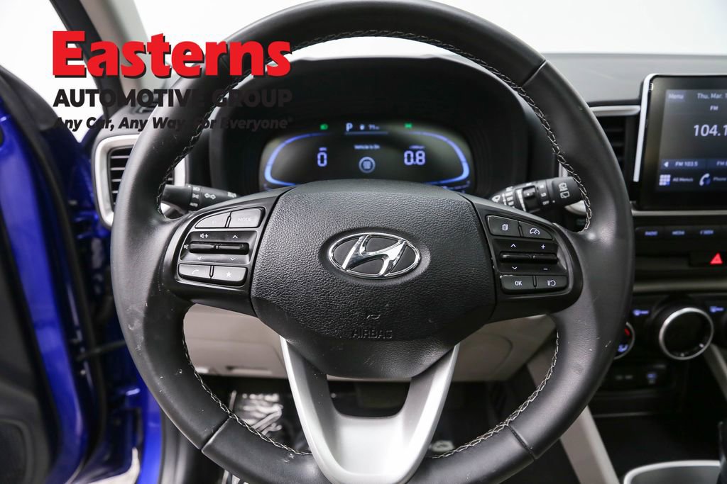 Used 2025 Hyundai Venue SEL image 10