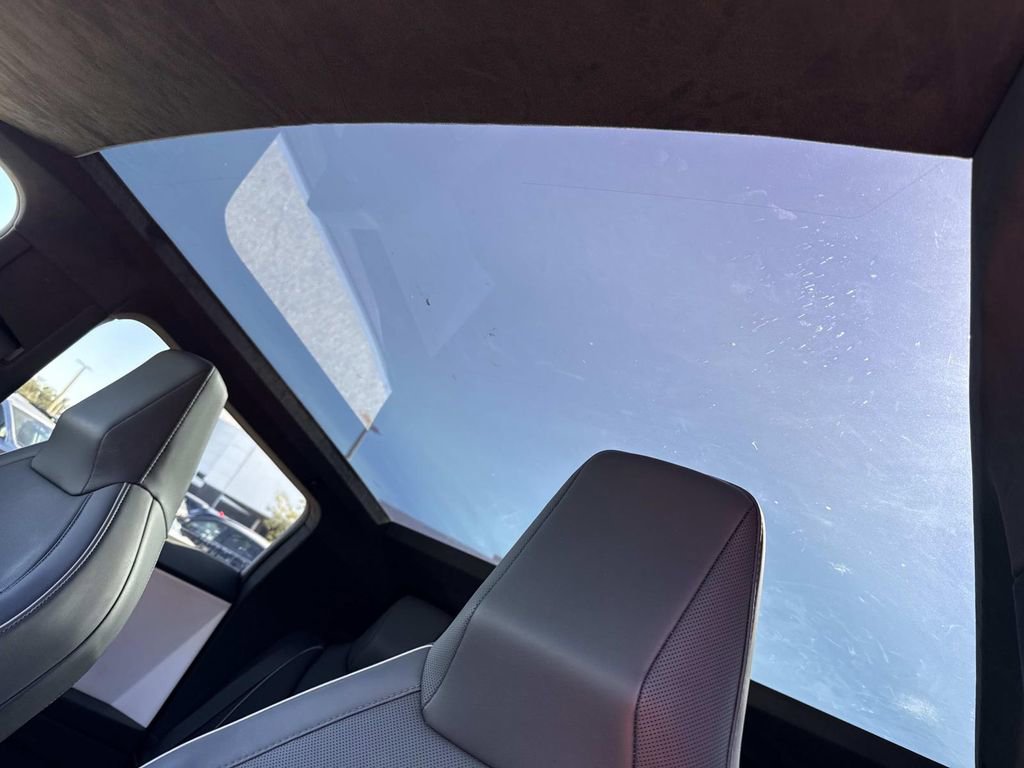 Used 2024 Tesla Cybertruck AWD Crew Cab image 37