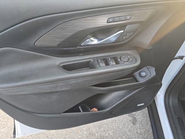 Used 2023 GMC Terrain SLT w/ Infotainment Package II image 21