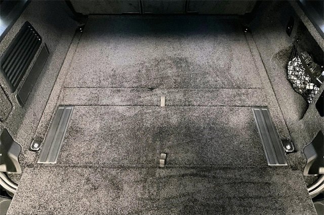Certified 2025 Land Rover Range Rover SE image 33