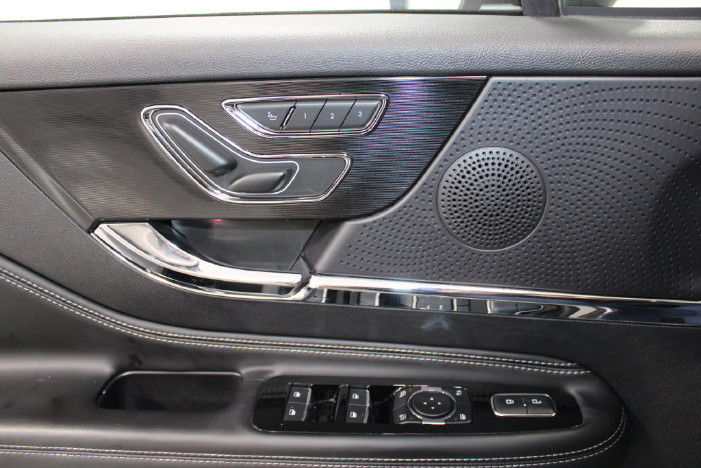 Used 2023 Lincoln Corsair AWD w/ Equipment Group 101A image 40
