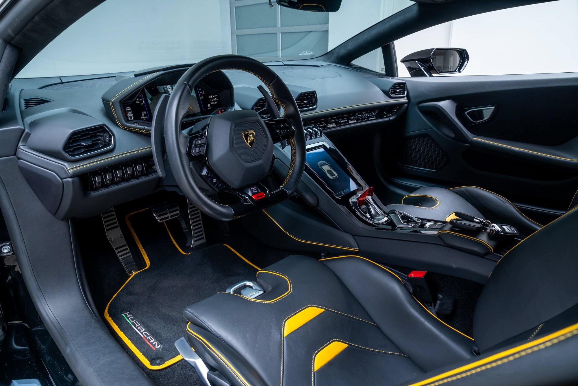 Used 2022 Lamborghini Huracan EVO RWD image 31