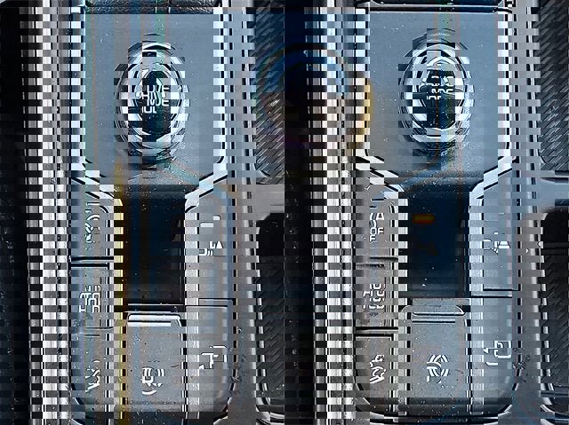 Used 2025 Kia Sorento S image 22