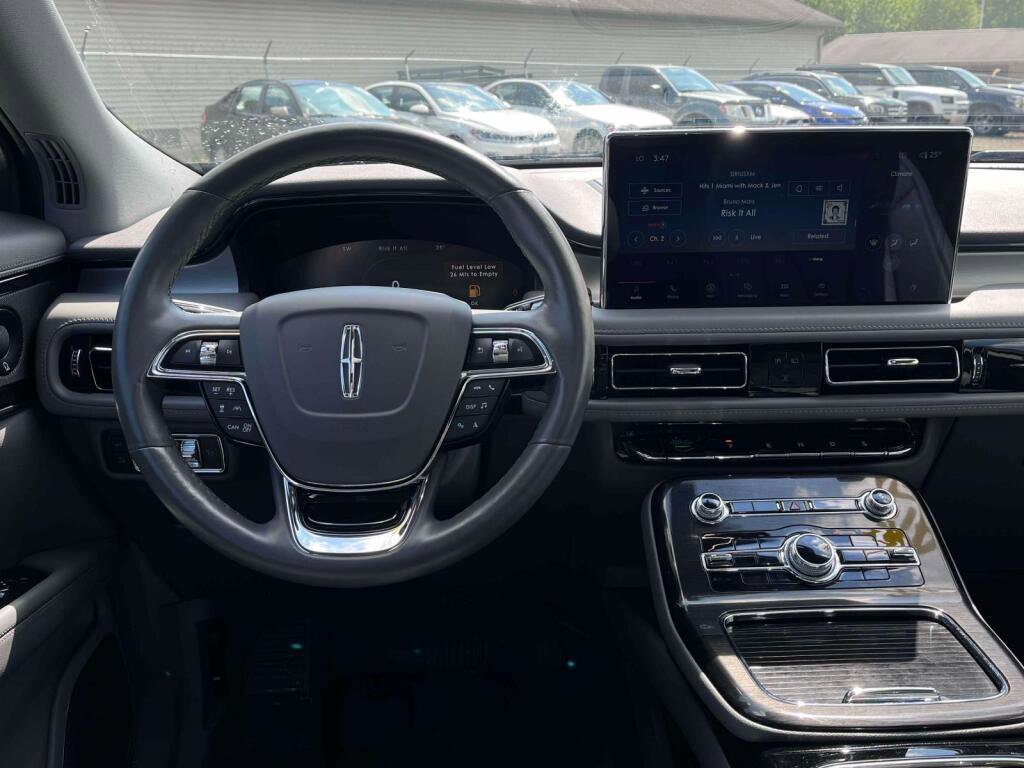 Used 2023 Lincoln Nautilus Reserve w/ Equipment Group 201A AWD/4WD image 2