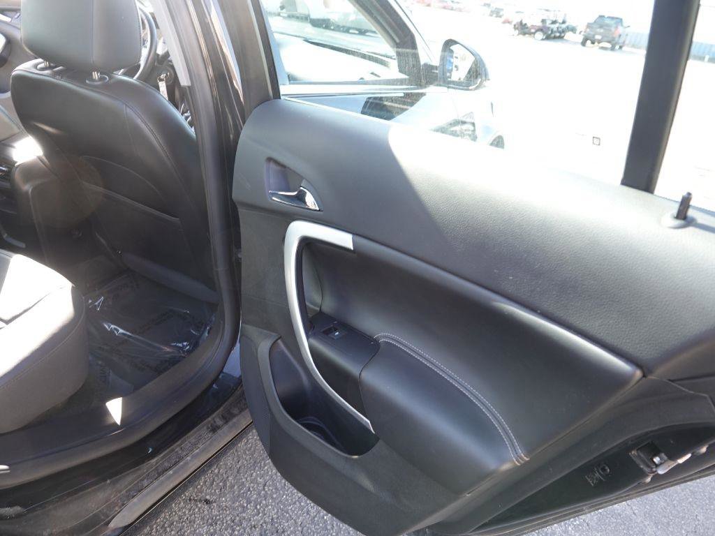 Used 2017 Buick Regal Sport Touring image 32