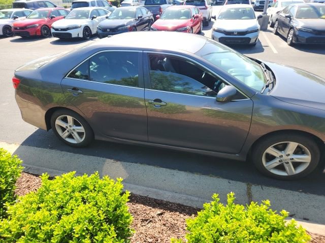 Used 2014 Toyota Camry SE FWD image 9