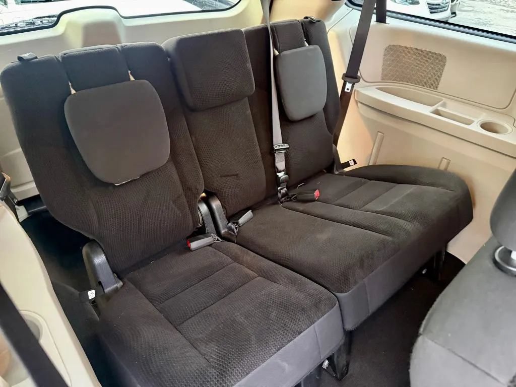 Used 2018 Dodge Grand Caravan SE w/ UConnect Hands-Free Group FWD image 13