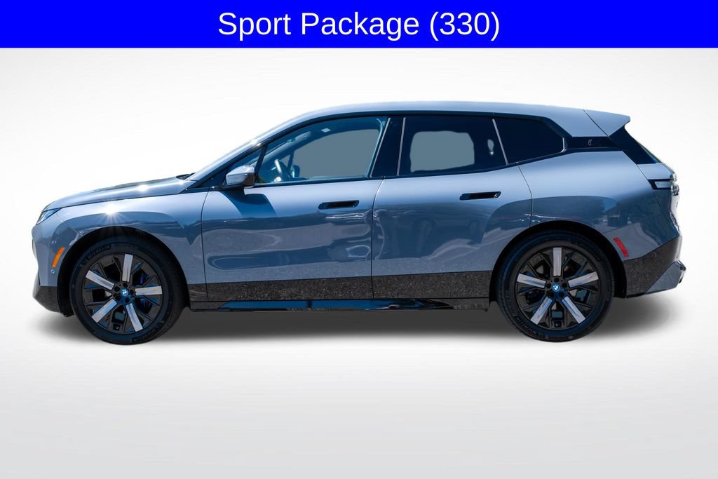 Used 2023 BMW iX xDrive50 w/ Sport Package AWD/4WD image 5