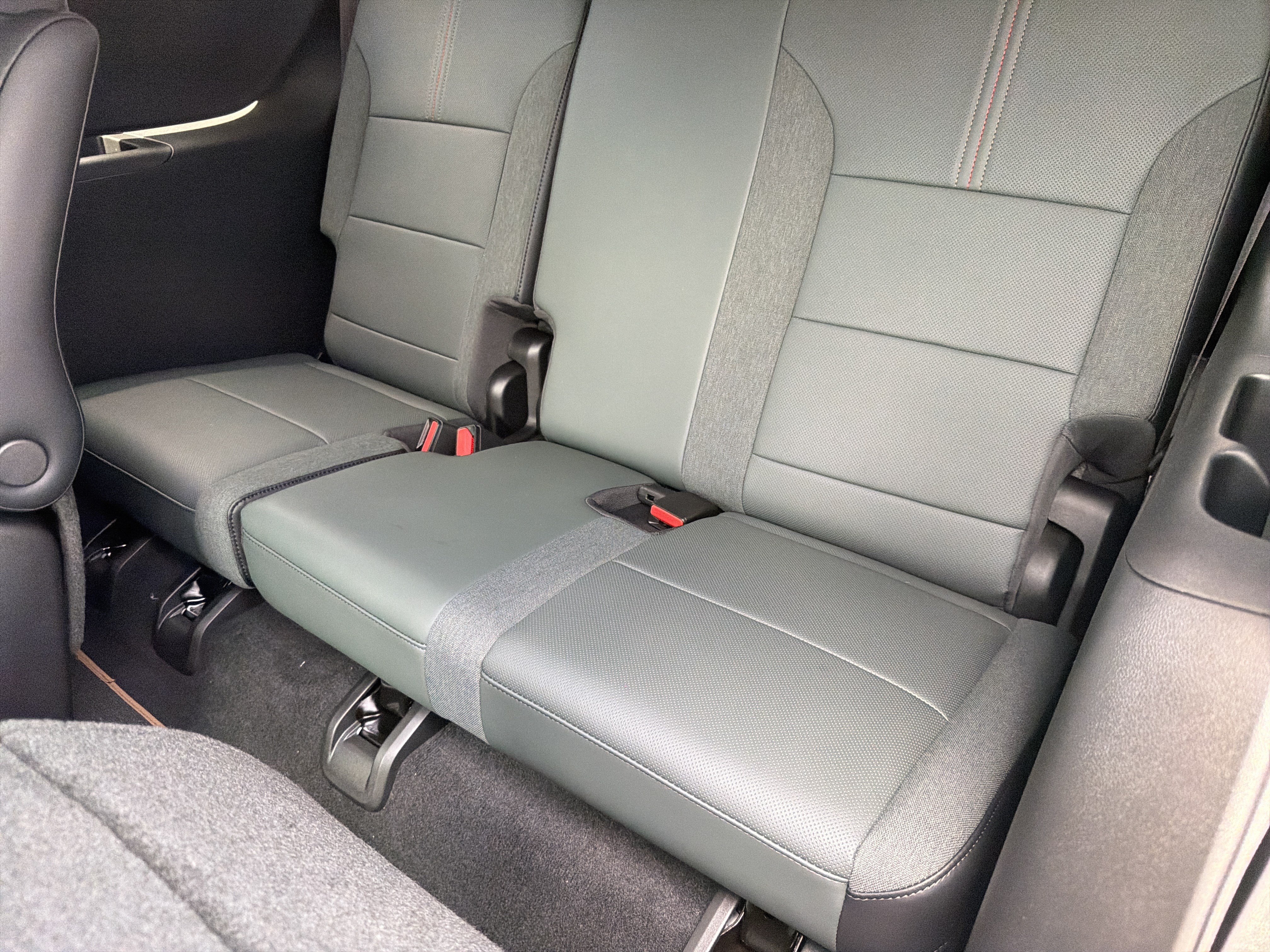 New 2026 GMC Acadia AT4 w/ Luxury Package AWD/4WD image 21
