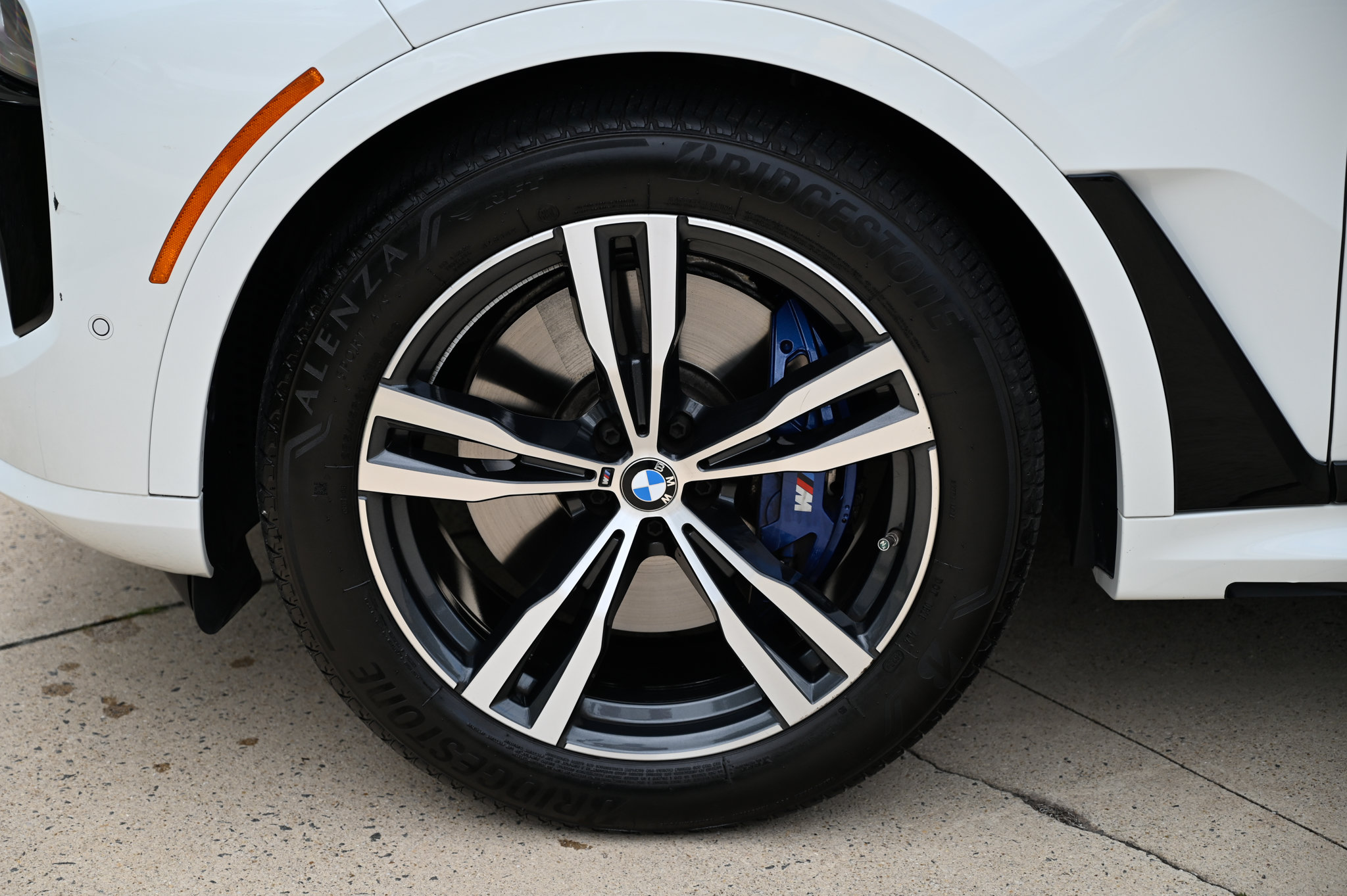 Used 2023 BMW X7 xDrive40i w/ Executive Package AWD/4WD image 9