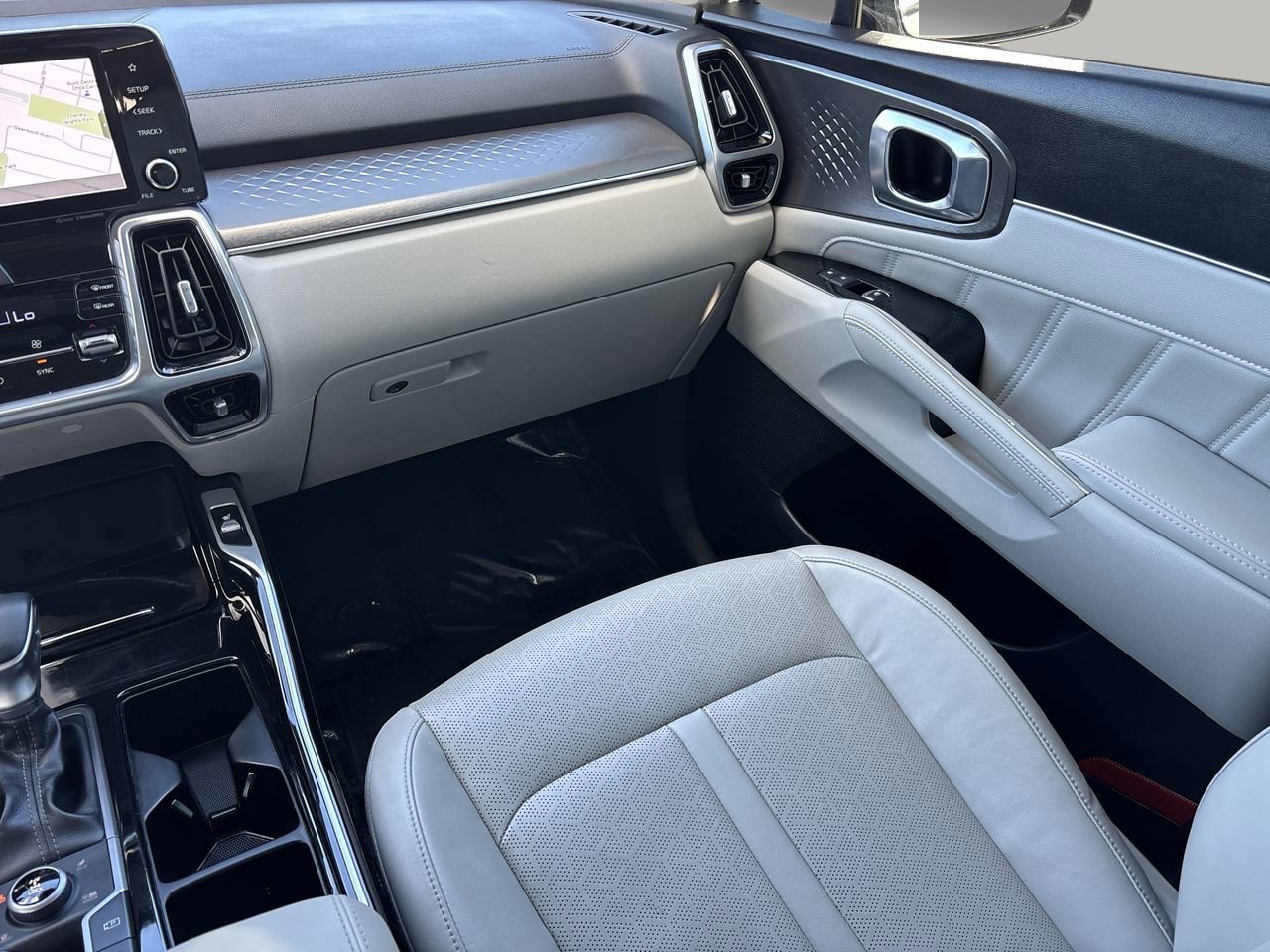 Used 2023 Kia Sorento SX image 16