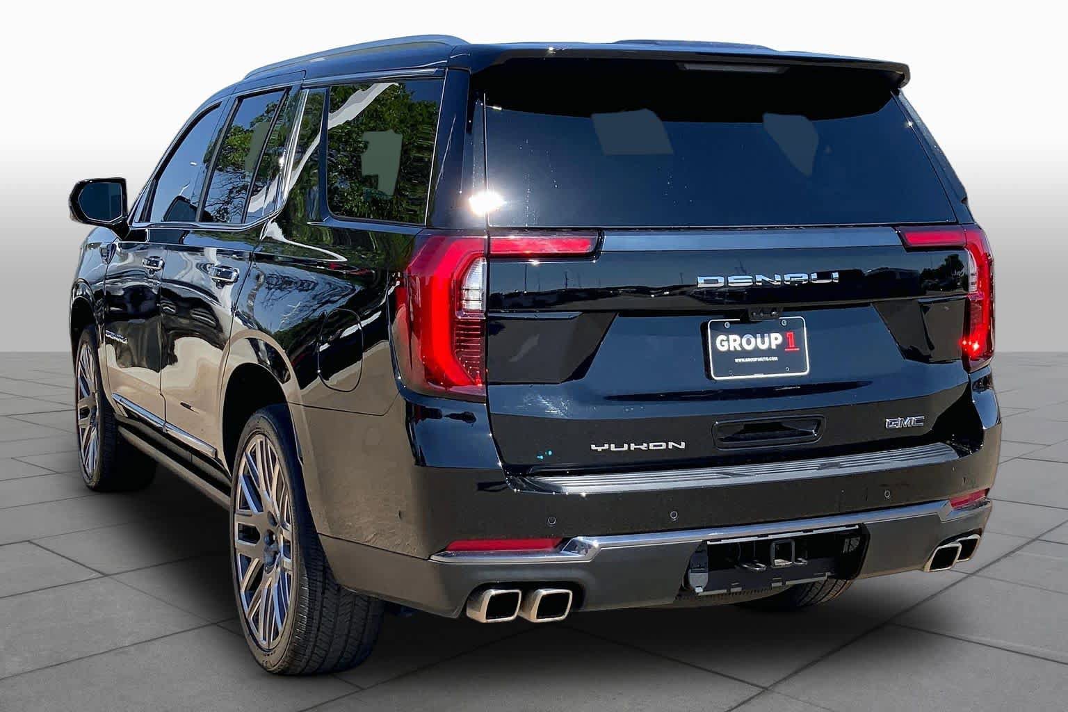 Used 2025 GMC Yukon Denali Ultimate AWD/4WD image 11